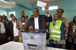 Kenya hoãn bỏ phiếu bầu lại tổng thống tại 4 tỉnh do bạo lực 